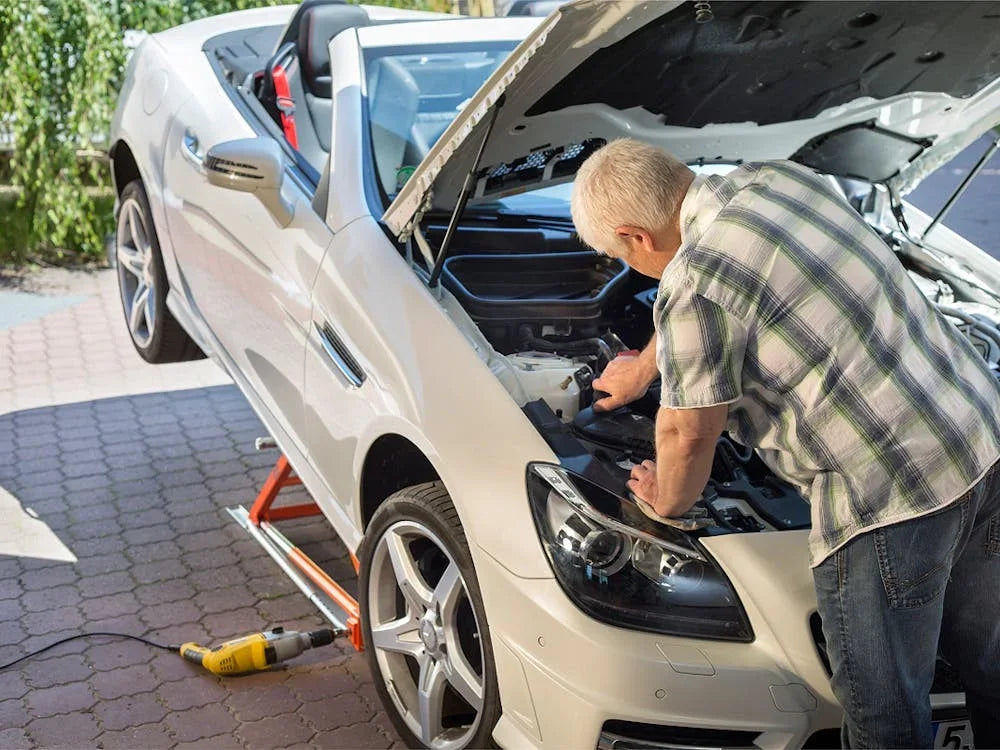 Sturdy, Compact Lift for Efficient Vehicle Repairs