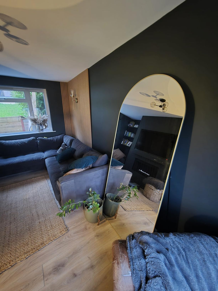 Review by Lisa Cacace